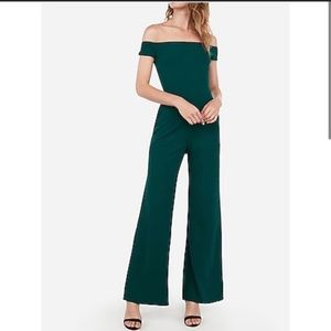 EXPRESS Off the shoulder wide leg jumpsuit. Green. Size L